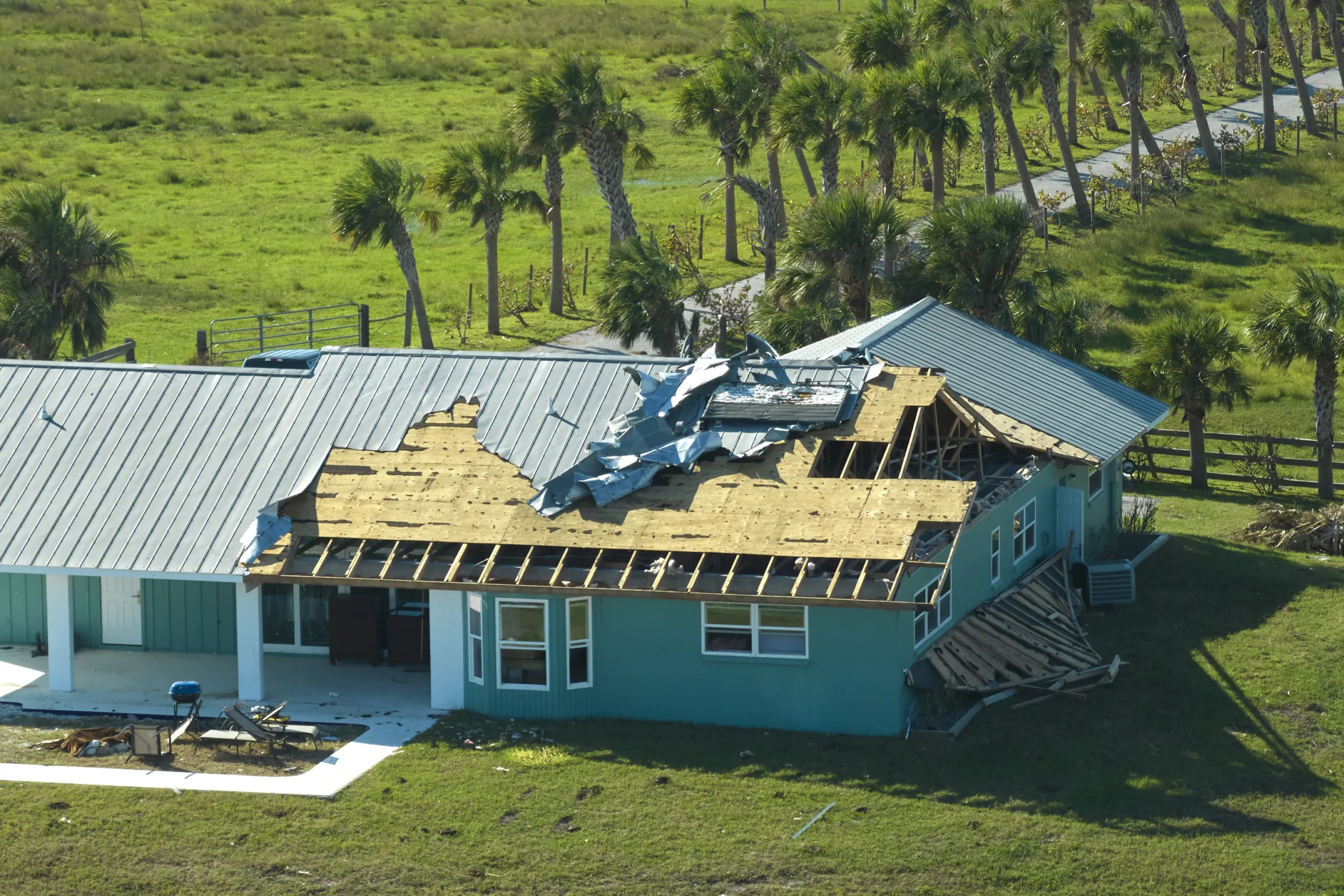 hurricane-ian-destroyed-house-roof-in-florida-resi-2026-01-07-02-07-39-utc